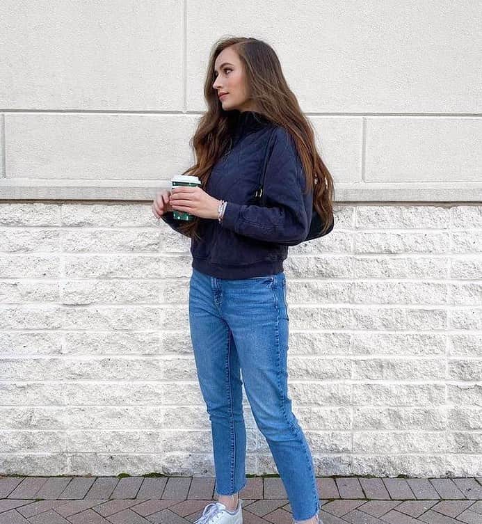 Target Styleのインスタグラム：「The official pullover of the coffee-run club. ☕️ #UniversalThread 📷: @nicolembaugh」