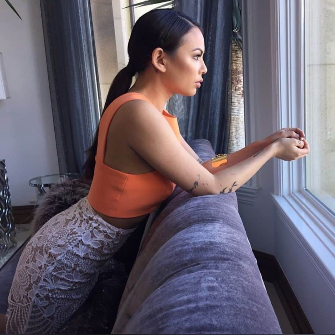 ジャネル・パリッシュさんのインスタグラム写真 - (ジャネル・パリッシュInstagram)「Waiting for my instacart delivery... 🛒」1月7日 1時19分 - janelparrish