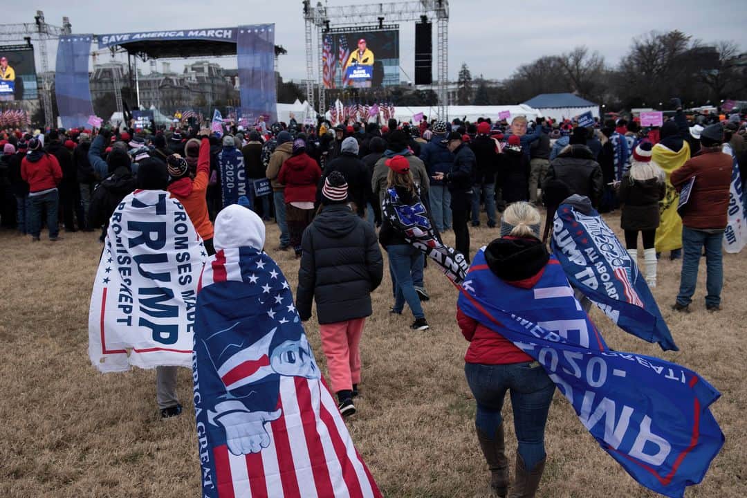 AFP通信さんのインスタグラム写真 - (AFP通信Instagram)「AFP Photo - Trump backers rally in Washington ahead of vote certification - 📷olivier_douliery (1) 📷 bsmialowski (2->6)⁣ ⁣ ⁣ .⁣ Hundreds of Donald Trump's supporters began massing in Washington on Tuesday, a day ahead of a protest called by the outgoing US president who refuses to concede defeat in November's election.⁣ .⁣ Coming from all corners of America, the demonstrators said they had answered Trump's appeal to gather in the capital Wednesday, when the US Congress is expected to certify President-elect Joe Biden's election victory.⁣ .⁣ Trump has confirmed he will address the rally, urging followers on Twitter to "arrive early" for his 11:00 am (1600 GMT) speech, to be given at a site near the White House.⁣ .⁣ Last month he tweeted that supporters should head to Washington for what he promised would be a "wild" day of protests.⁣ .⁣ Large parts of the downtown area were boarded up, with shops and businesses shuttered by the virus and amid fears of a repeat of the violence that rocked the city during racial-justice protests last year.  . #trump」1月7日 1時21分 - afpphoto