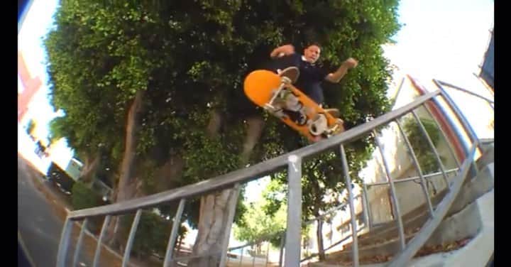 ジェイク・イラーディのインスタグラム：「Kickflip front board and Sw flip front board from  @vitorborger 2020 LA Montage on the @berrics」