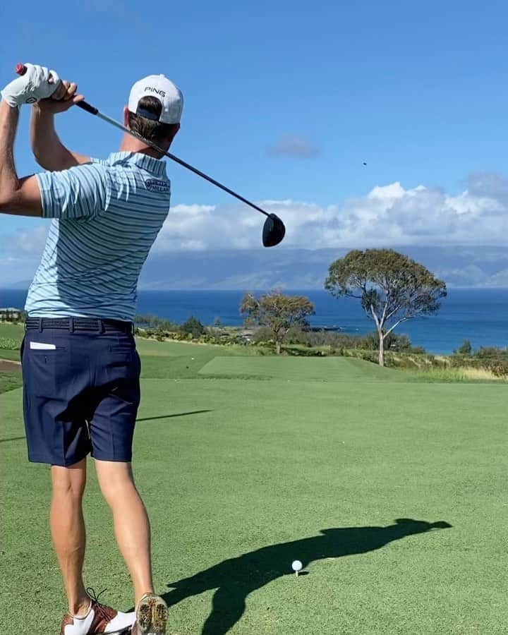 ハリス・イングリッシュのインスタグラム：「2021 is off to a great start. No better place to start the year than Hawaii. Excited for this week’s tournament!」