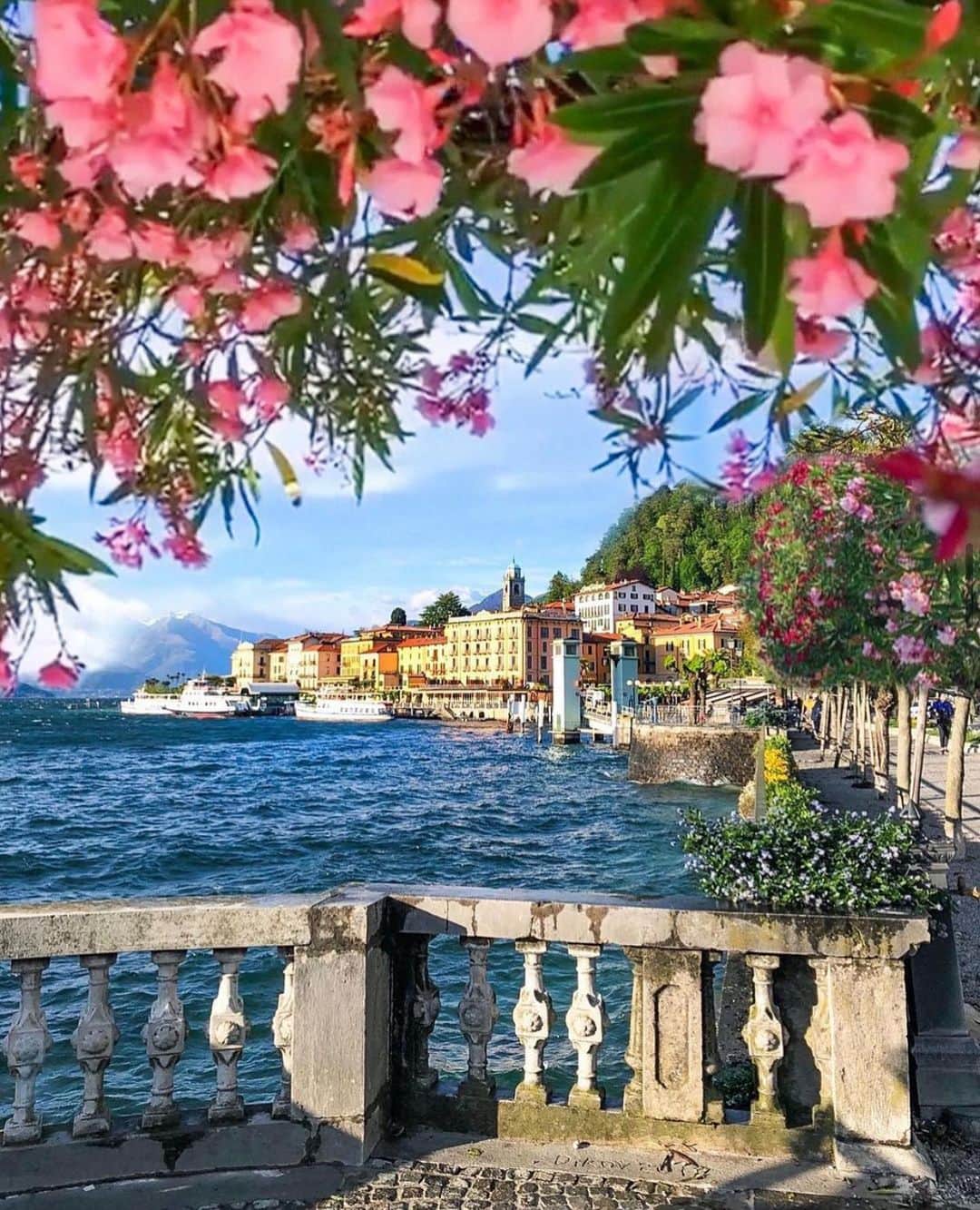 Wonderful Placesさんのインスタグラム写真 - (Wonderful PlacesInstagram)「How beautiful is Lake Como in Italy ✨😍😍😍✨ . 📷 by ✨✨@pinkines✨✨ #wonderful_places for a feature ❤️」1月7日 1時43分 - wonderful_places