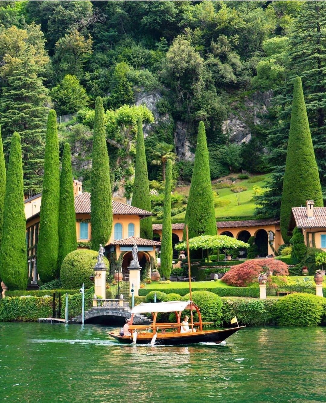 Wonderful Placesさんのインスタグラム写真 - (Wonderful PlacesInstagram)「How beautiful is Lake Como in Italy ✨😍😍😍✨ . 📷 by ✨✨@pinkines✨✨ #wonderful_places for a feature ❤️」1月7日 1時43分 - wonderful_places