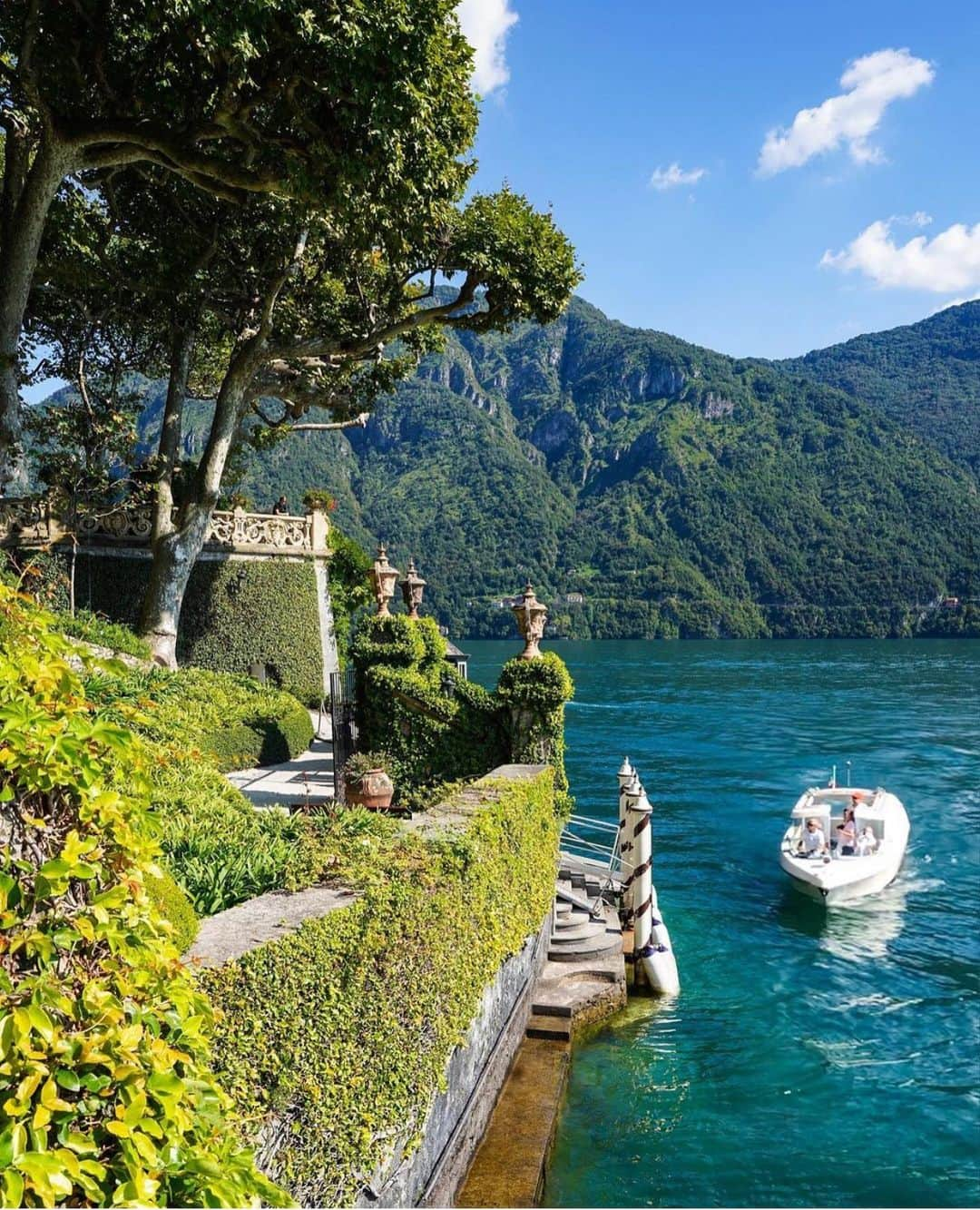 Wonderful Placesさんのインスタグラム写真 - (Wonderful PlacesInstagram)「How beautiful is Lake Como in Italy ✨😍😍😍✨ . 📷 by ✨✨@pinkines✨✨ #wonderful_places for a feature ❤️」1月7日 1時43分 - wonderful_places