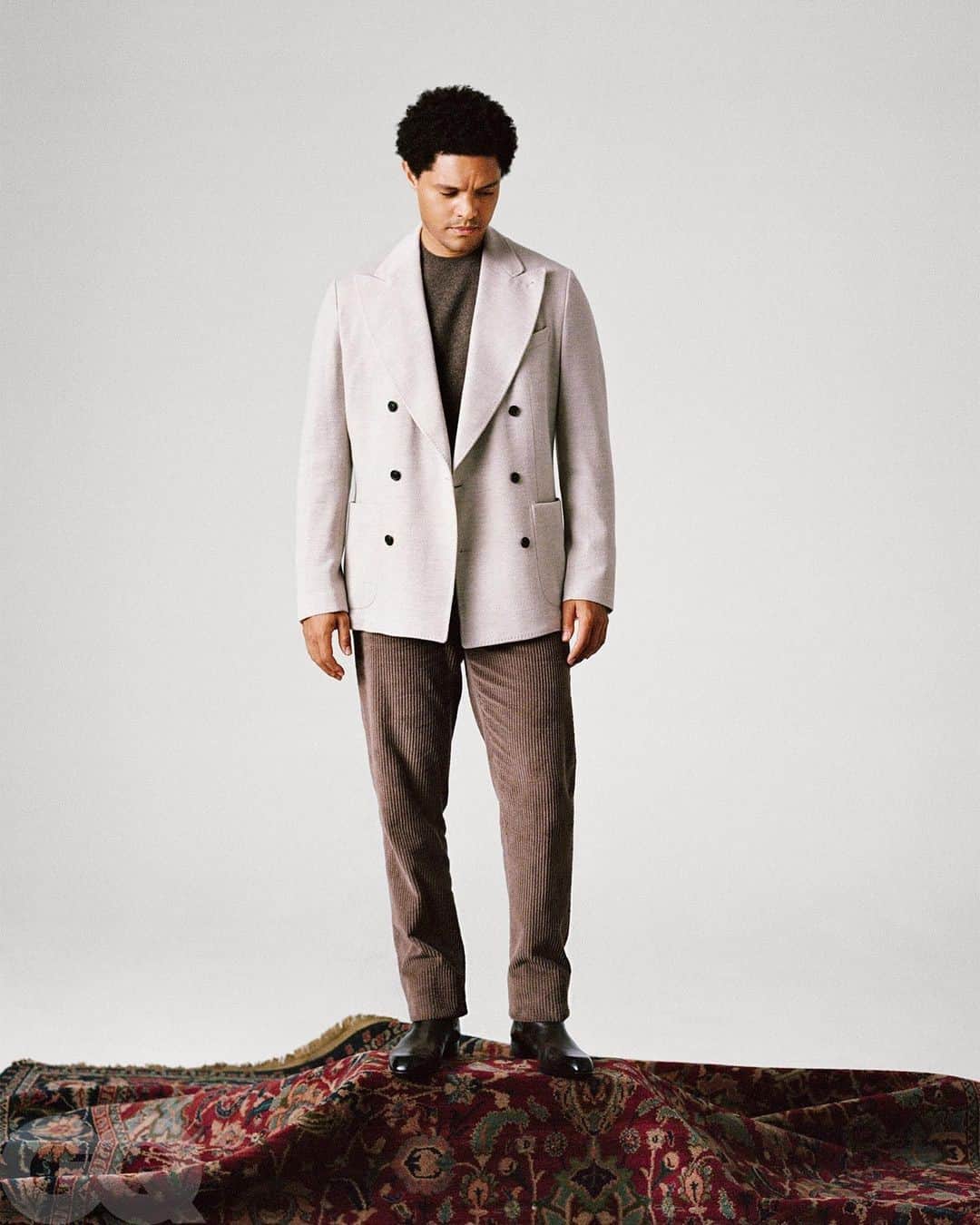 カナーリのインスタグラム：「@trevornoah wears a grey jacket with peaked lapels and taupe corduroy chinos from the #CanaliFW20 collection in this feature for @gq.  From the best #CanaliEditorials of the season. #Canali1934 #menswear #fashioneditorial」