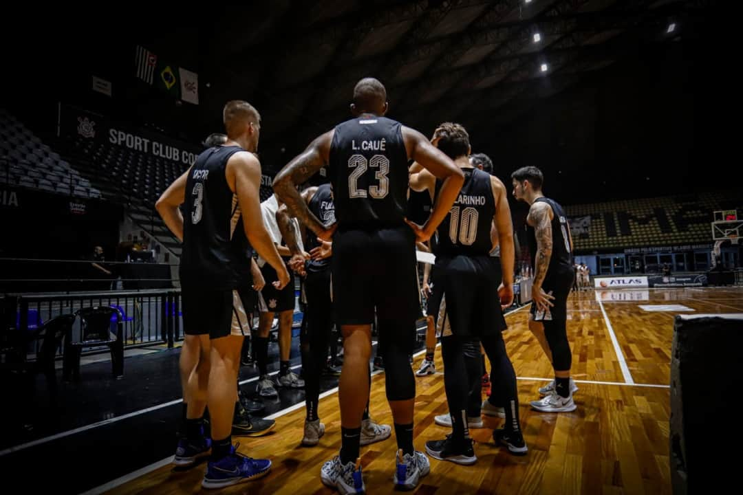 コリンチャンスさんのインスタグラム写真 - (コリンチャンスInstagram)「Dia de Coringão em quadra! 💪🏿🏀⠀ ⠀ No Ginásio Wlamir Marques, o @sccorinthians.basquete recebe o VipTech pelo @NBB às 20h30. A transmissão acontece na @DAZN_BRA! ⠀ ⠀ 📸 Beto Miller⠀ ⠀ #VaiCorinthians」1月7日 2時01分 - corinthians