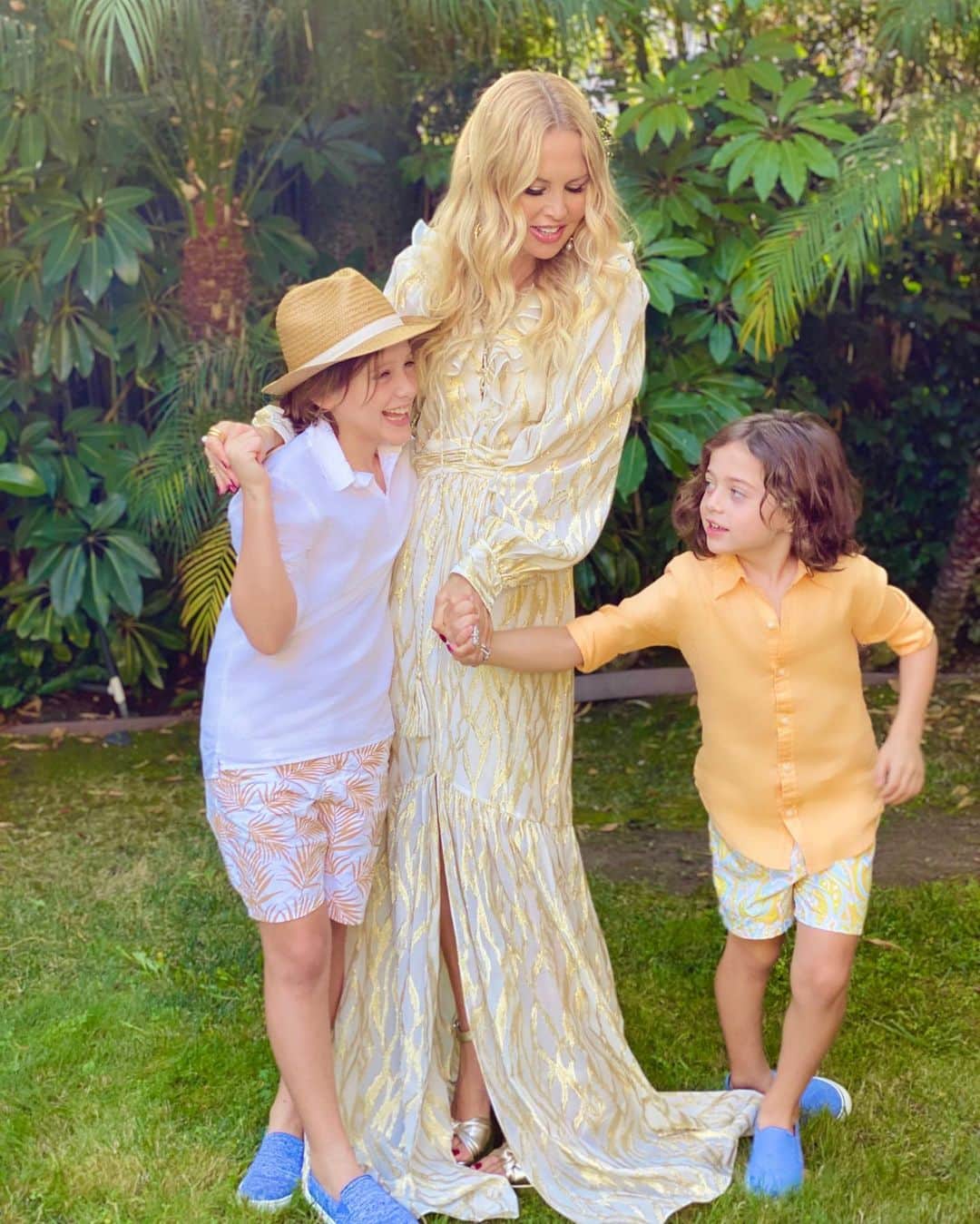 レイチェル・ゾーのインスタグラム：「I wanted to spread a little sunshine today and share that my Exclusive Resort Collection for @janieandjack is now available! ☀️This collection is full of fun prints, perfect sundresses, and chic swimwear for boys and girls! Shop the looks at the link in my bio and bring a little vacation to anywhere you are! 🌴XoRZ #janieandjack」
