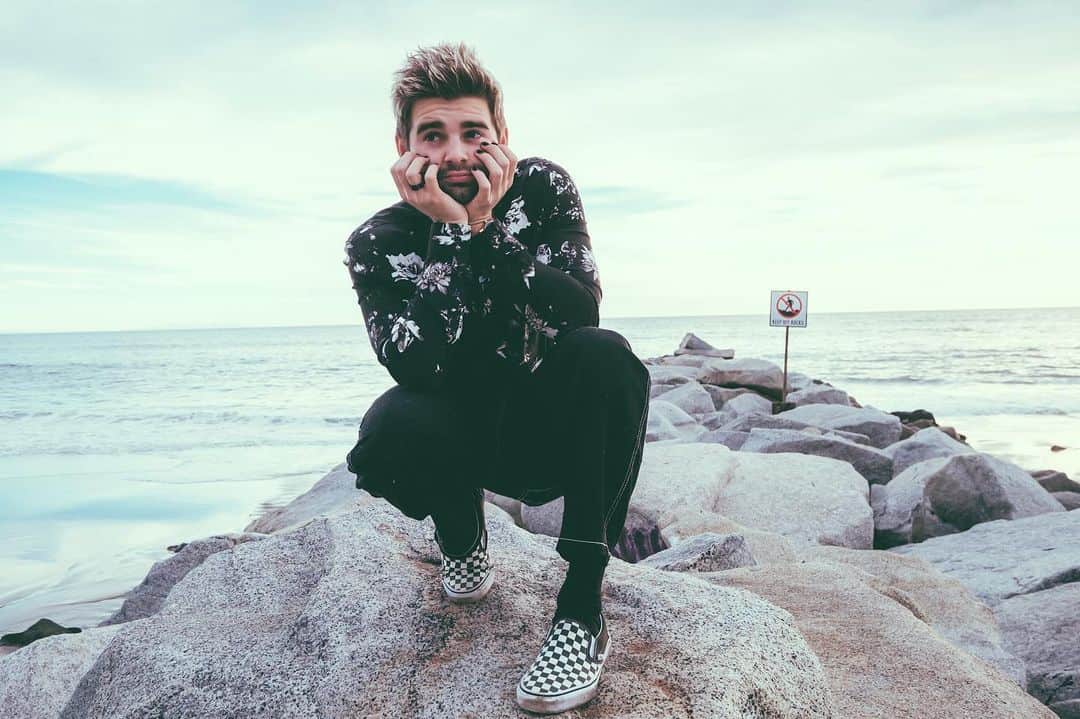 ジャック・グリフォーのインスタグラム：「Me thinking about sharing music this year」