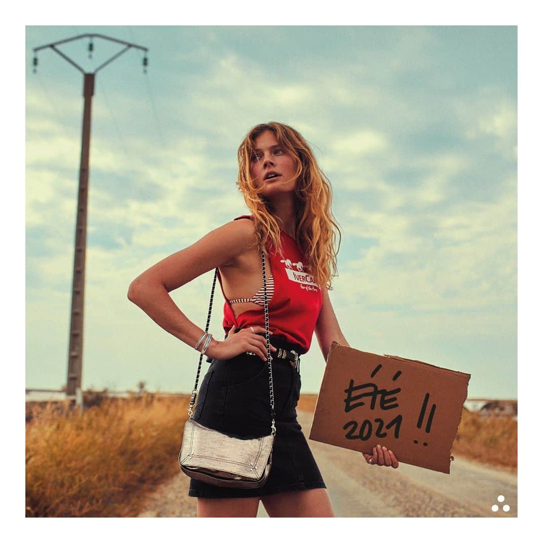 ジェロームドレイフュスのインスタグラム：「Next stop: Bobi Small #JeromeDreyfussBobi . . Art Direction & Photo @germainchauveau Style @claire_dhelens Model @constancejablonski #jeromedreyfuss #bobi #jeromedreyfussbobi #rootsdeluxe #ss21 #constancejablonski」