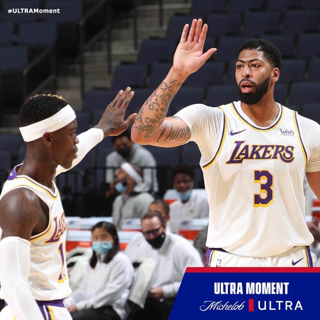 Los Angeles Lakersさんのインスタグラム写真 - (Los Angeles LakersInstagram)「Securing four wins on the road is this week’s #ULTRAMoment ✅ 💼  @michelobultra X #LakeShow」1月7日 2時10分 - lakers