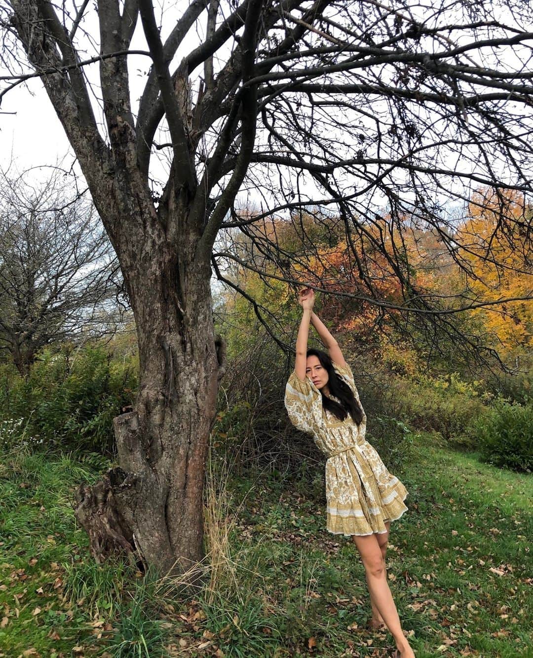 クレオベラのインスタグラム：「FLASH SALE. Today Only.⁠ ⁠ Take an extra 15% off some of our favorite dresses to kick off the New Year in style. Link in Bio to shop + use code BYE2020.」