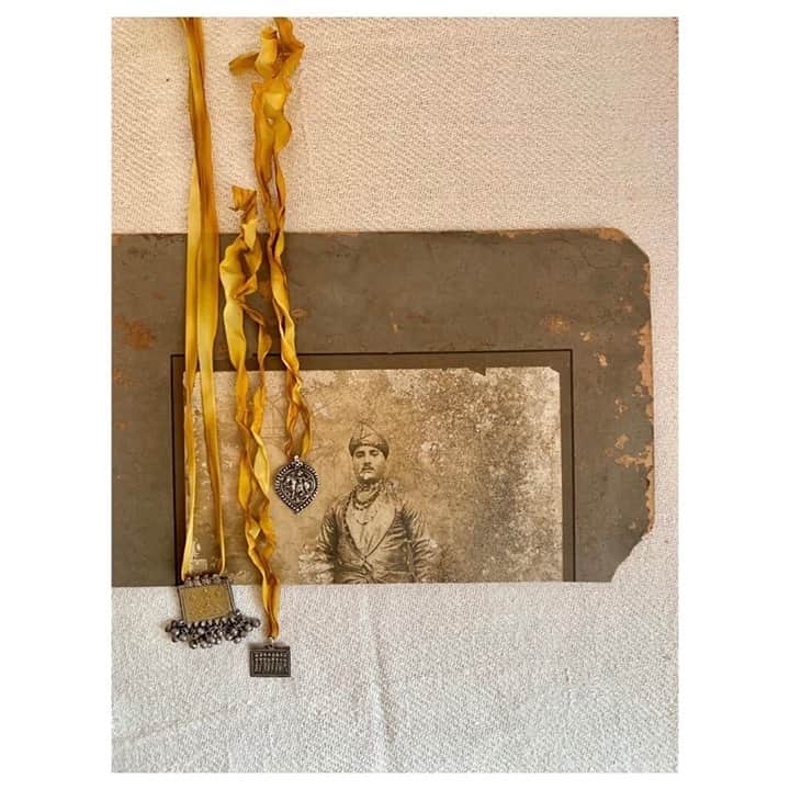 マッタのインスタグラム：「Treasures ✨💛✨ ...seen here our adjustable silk tie dye ribbon necklaces. Often tied around necks, forearms and wrists for protection.  >> link in bio for more <<」