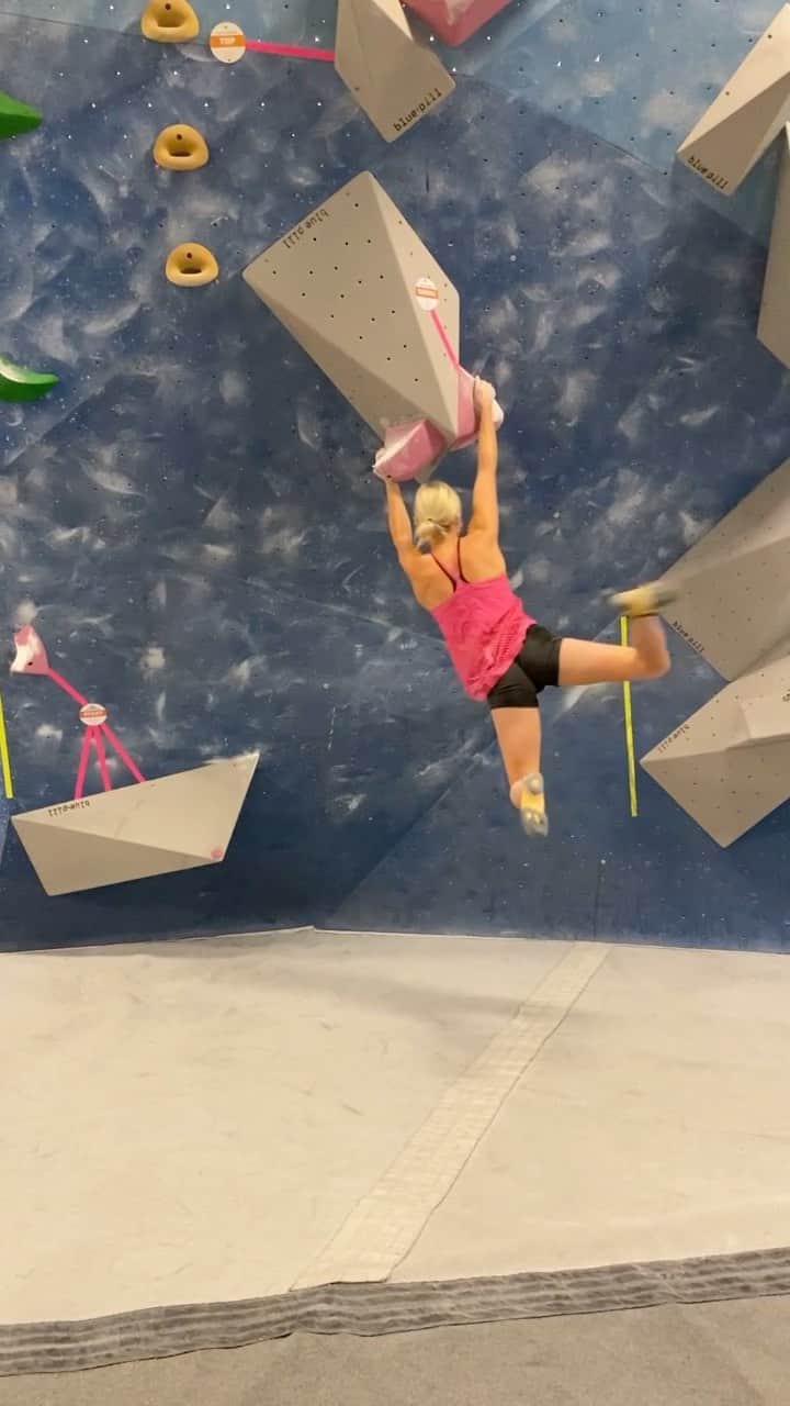 シエラ・ブレア・コイルのインスタグラム：「Back in Salt Lake City and hitting the training hard 💪🏼 Thank you @myclimbapp for making it so easy to track my workouts and my progress 👏🏼 #LearnTrainClimb #LogAnyClimbAnywhere」