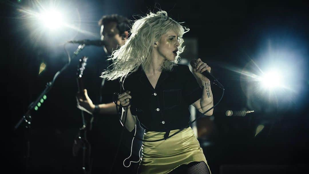 Kerrang!さんのインスタグラム写真 - (Kerrang!Instagram)「Hayley Williams has yet again reminded everyone that Paramore aren’t breaking up. Read the full story over on Kerrang.com! 🔗 ⠀⠀⠀⠀⠀⠀⠀⠀⠀ 📸: @lindseybyrnes ⠀⠀⠀⠀⠀⠀⠀⠀⠀ @yelyahwilliams @paramore #kerrang #kerrangmagazine #hayleywilliams #paramore」1月7日 2時11分 - kerrangmagazine_