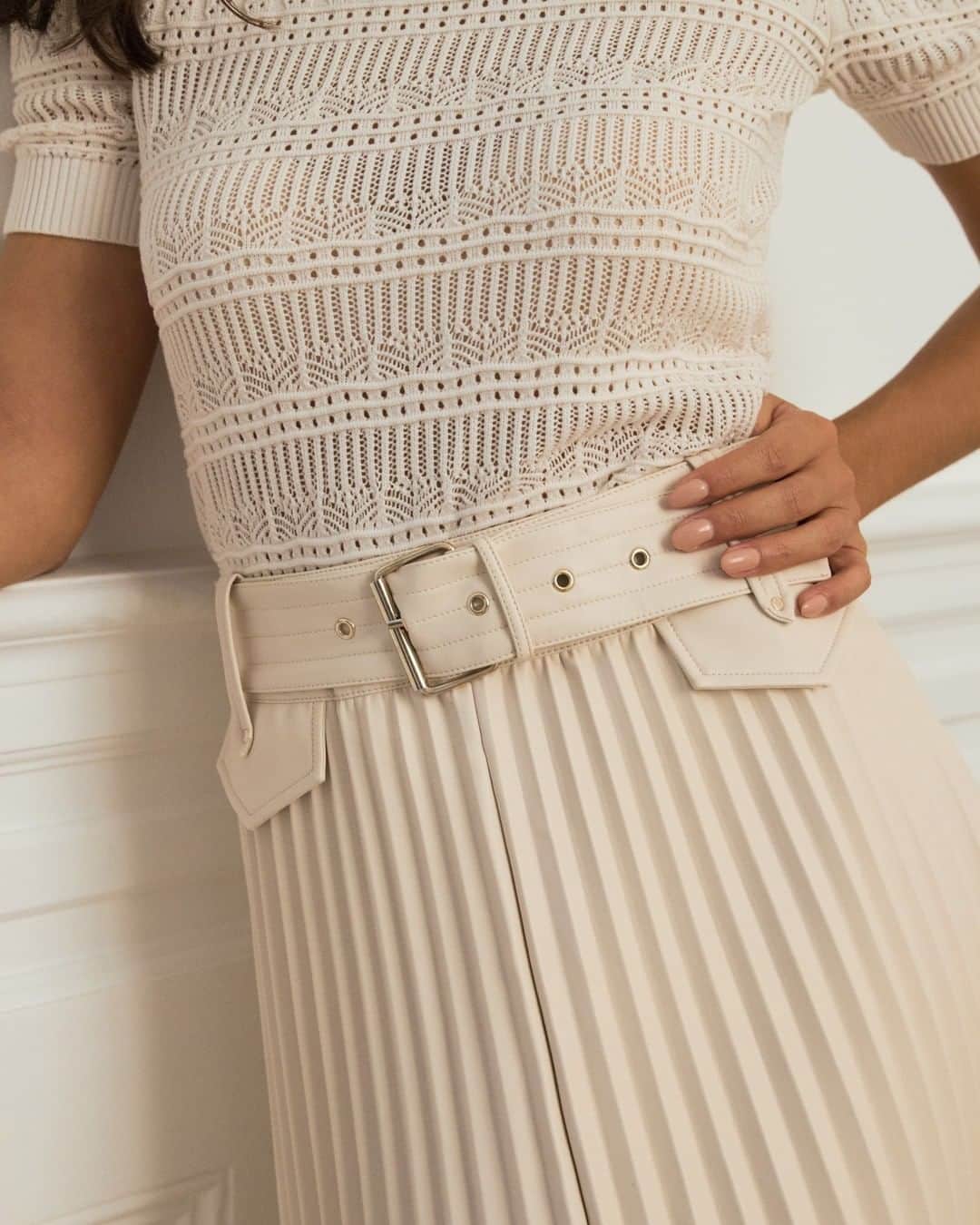 さんのインスタグラム写真 - (Instagram)「🔎 ZOOM sur notre jolie jupe longue plissée, idéale pour une allure ultra chic et féminine.  Ceinturée, elle marque la taille et allonge la silhouette.  🖤 Elle existe aussi en noir  Vous aimez ?   #MorganDeToi #NewCo #Fashion #Mode #Casual #Chic」1月7日 2時45分 - morgandetoiofficiel