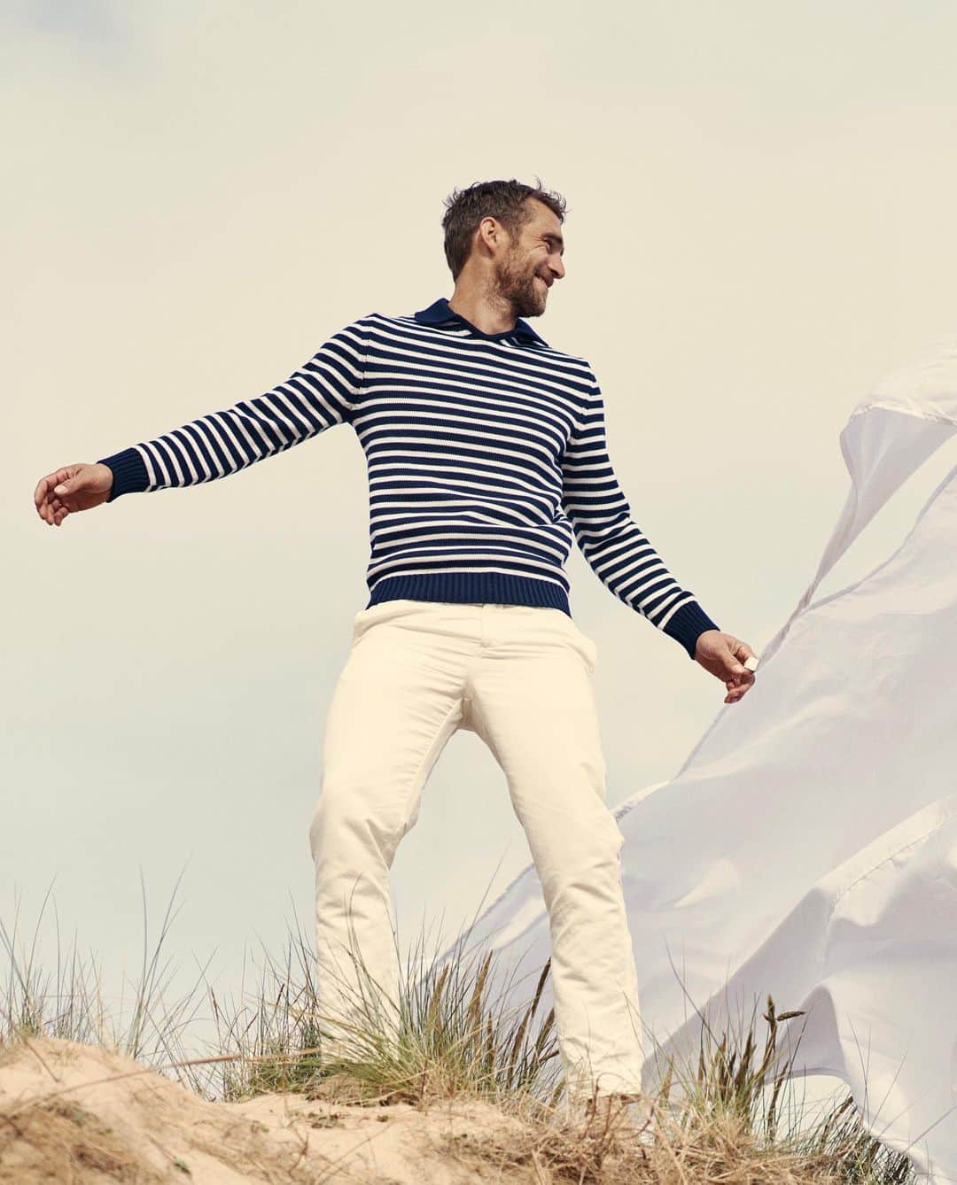 オールバーブラウンのインスタグラム：「Whatever you have planned in the coming weeks, you can rely on our latest striped knitwear to make you feel your best. Tap to shop our Hedley Merino jumper, the ultimate layering option. Wear it to layer into your outfits on your next cruise of the coast...🌊 Explore more options via the link in bio.  #OBsAroundTheWorld #OlrebarBrown」