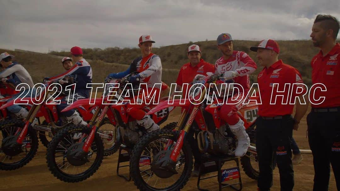 Honda Powersports USさんのインスタグラム写真 - (Honda Powersports USInstagram)「Team Honda HRC 2021 Presentation - Video on Link In Bio!  With the 2021 AMA Supercross opener just around the corner, Team Honda HRC are happy to present its riders, management staff and race bikes. This season, the factory squad comprises four riders on two platforms—CRF450R-mounted Ken Roczen @kenroczen94 and Chase Sexton @chasesexton in the 450SX class, and CRF250R-mounted Jett Lawrence @jettson18 and Hunter Lawrence @hunterlawrence in 250SX East and West, respectively. Get to know them all a little better, and cheer them on all season long. Ride Red!   Watch the presentation at the link in bio!   #ridered」1月7日 3時05分 - honda_powersports_us
