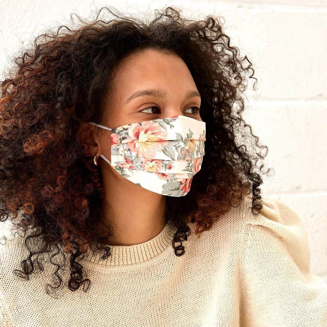 レフラーランドールのインスタグラム：「Two new masks in our beautiful custom floral prints are available exclusively on our site now 💖」