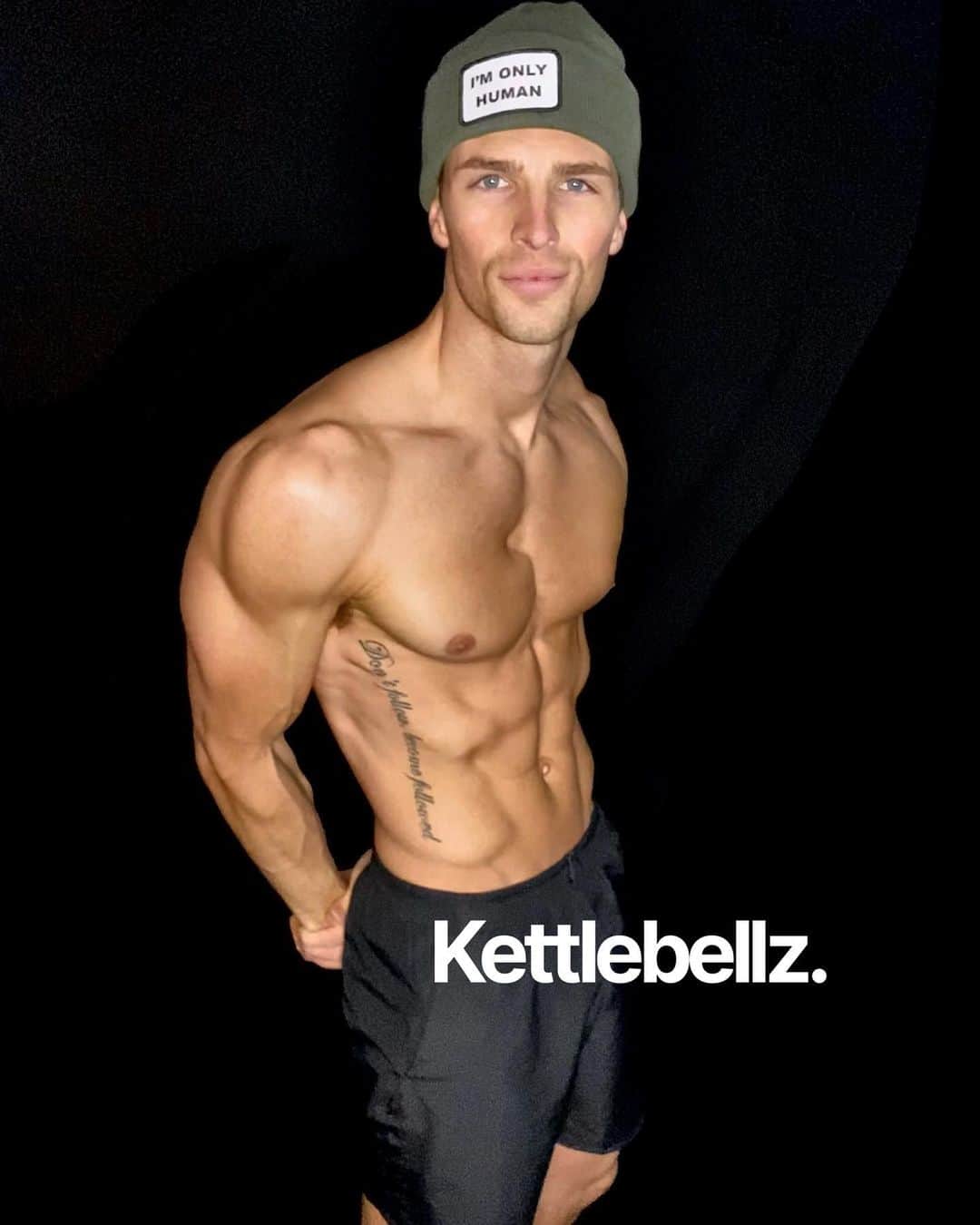 Edward Wildingのインスタグラム：「My personal goal this year is to change as many lives as I can. I hope @officialkettlebellz can help with a part of that. It’s a simple, effective workout program that can be done from home with just one kettlebell. It’s tried and tested and encourages healthy competition with yourself and not others. While we normally see the body as the beneficiary of exercise, I believe it’s the mind that gains the most. A healthy body will always help to maintain a healthy mind. 💪🏼🧠 @officialkettlebellz @officialkettlebellz @officialkettlebellz」