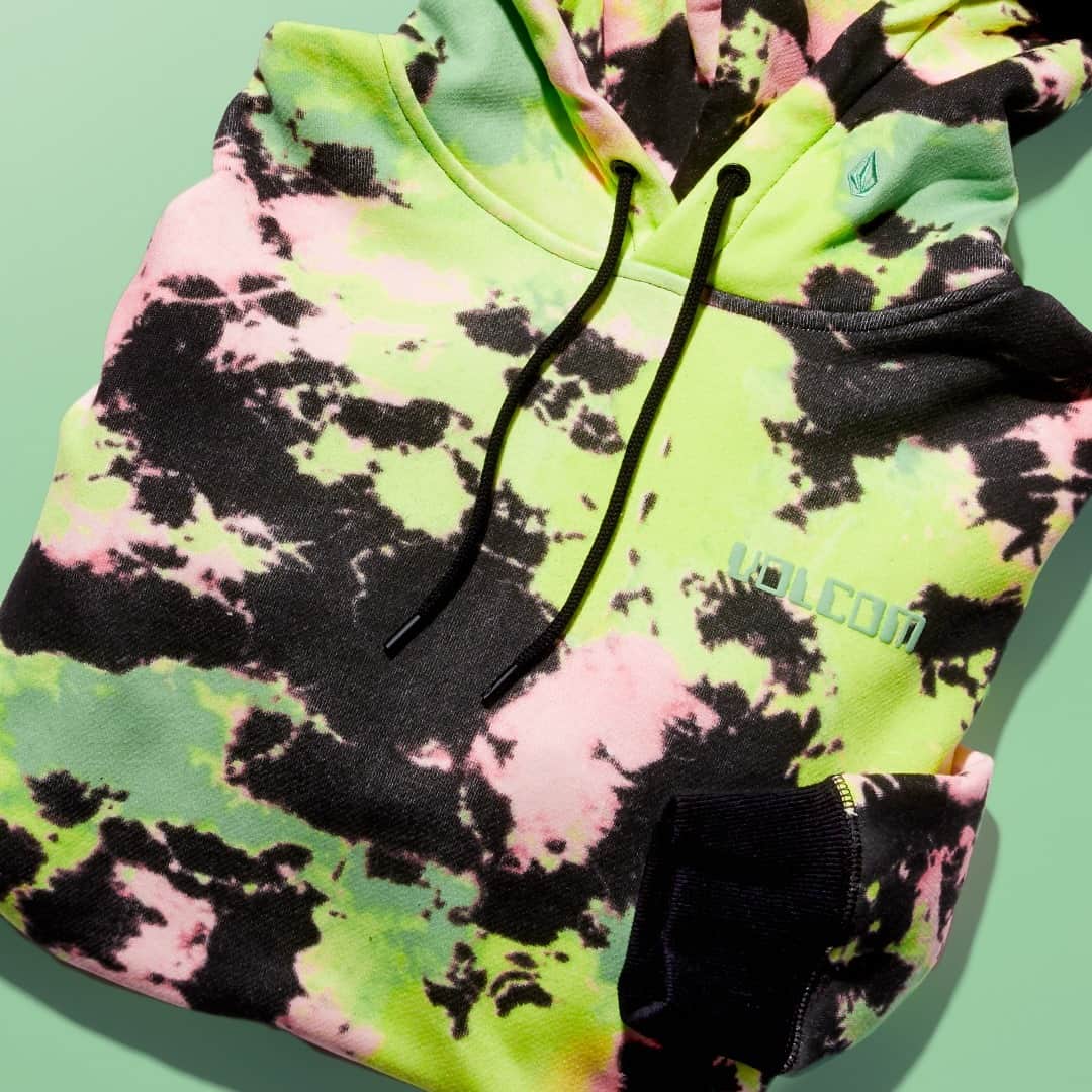 ボルコムのインスタグラム：「Trip out on the 'Marbram' hoodie! 🌀  👉🏽 vol.cm/hoodies 👈🏽」