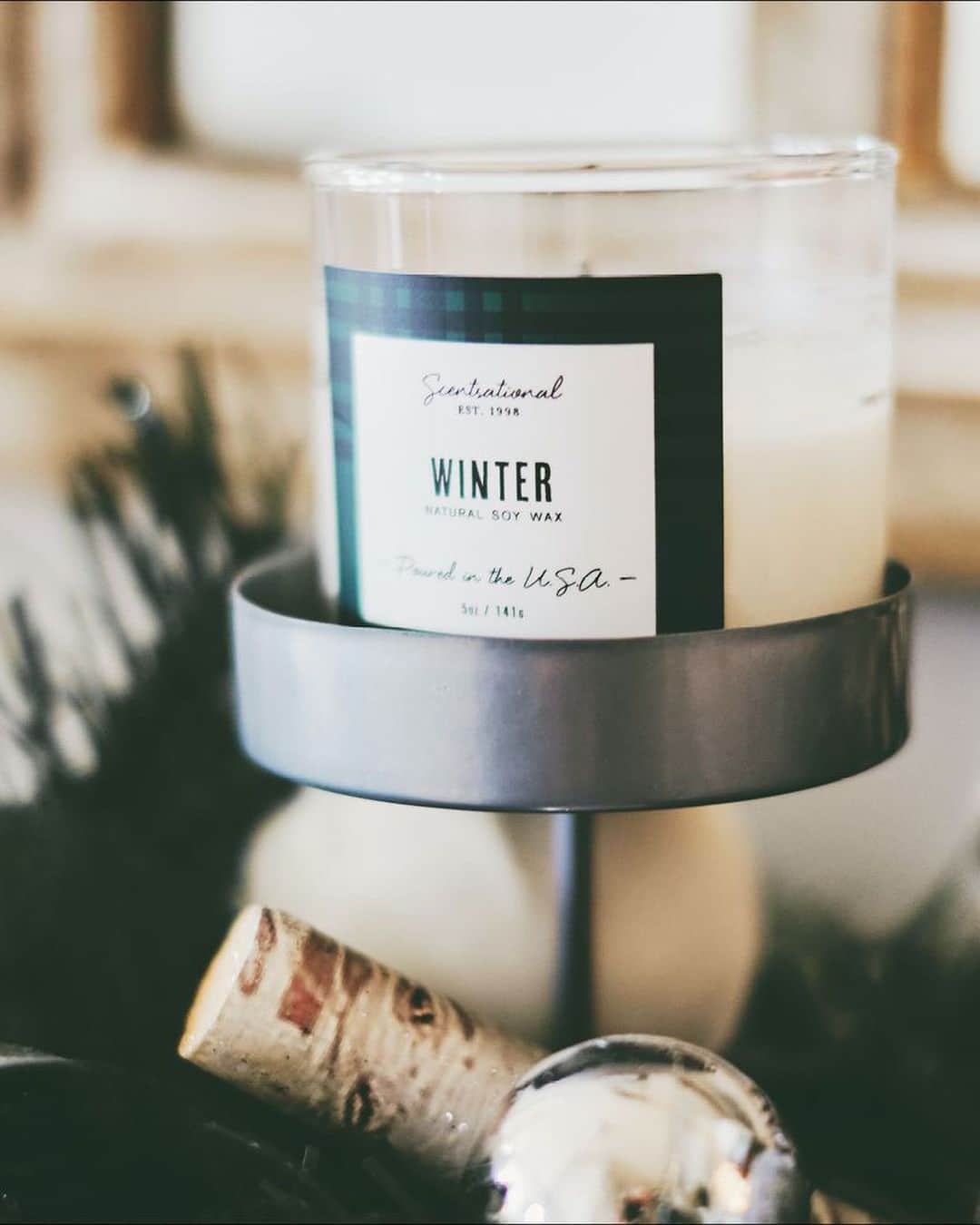 ハンロのインスタグラム：「Winter essentials for home: scented candles and cozy homewear ✨ #hanro #loungewear #myHANROstyle」