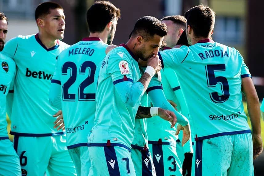 オスカル・デュアルテさんのインスタグラム写真 - (オスカル・デュアルテInstagram)「!Segundo reto superado! 💪🏼 pasamos de ronda 🐸 🏆 #CopaDelRey @levanteud」1月7日 3時22分 - oduarte06