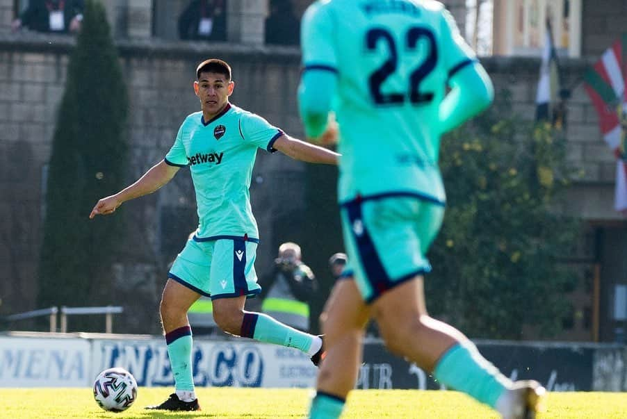 オスカル・デュアルテのインスタグラム：「!Segundo reto superado! 💪🏼 pasamos de ronda 🐸 🏆 #CopaDelRey @levanteud」