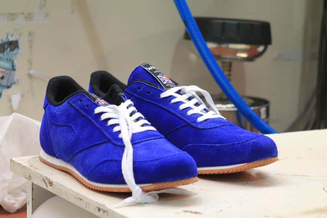 ウォルシュのインスタグラム：「Catch our Lostock Lite in the Winter Sale . . #normanwalshuk #normanwalsh #britishmanufacturing #madeinbritain #ukmfg #shoes #footwear #sneakers」