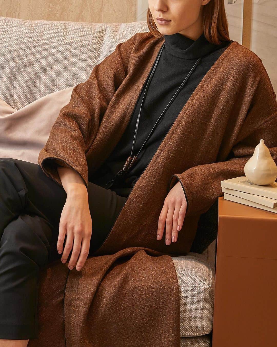 Harrodsのインスタグラム：「Flowing silhouettes and rich textures, from silk to cashmere, are the essence of #Eskandar – an immaculate combination of comfort and luxury.   #Harrods #HarrodsFashion  Our stores are closed – but you can still shop remotely through our Personal Shopping service, and online at harrods.com.」