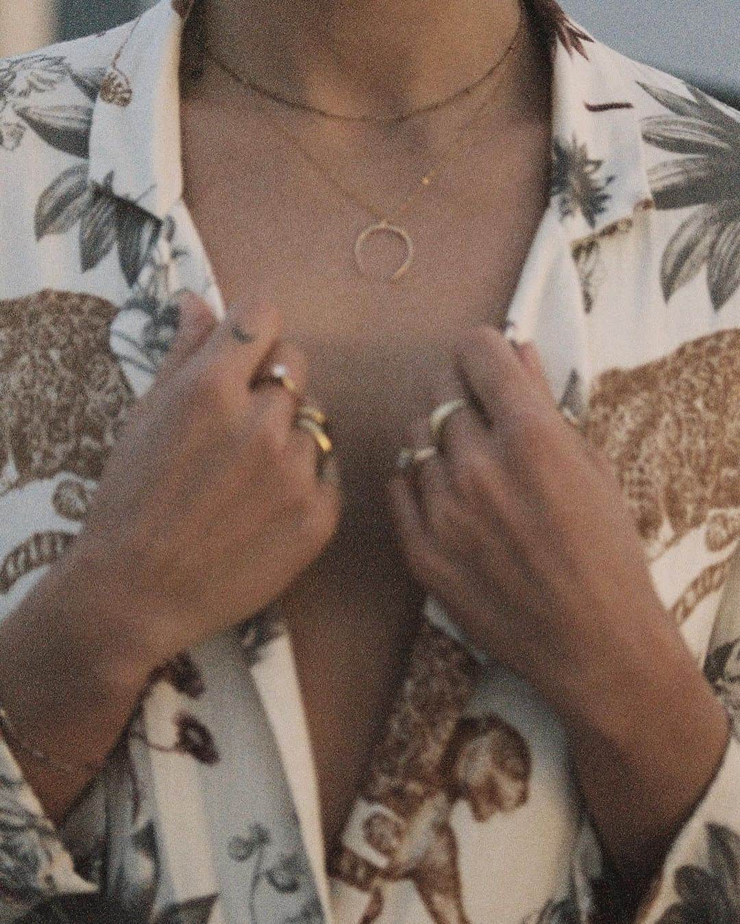 ケルシー・ロビンソンのインスタグラム：「For all things vintage, secondhand, thrift & making sustainability easy... a few of my favorites from @lessismore.___」