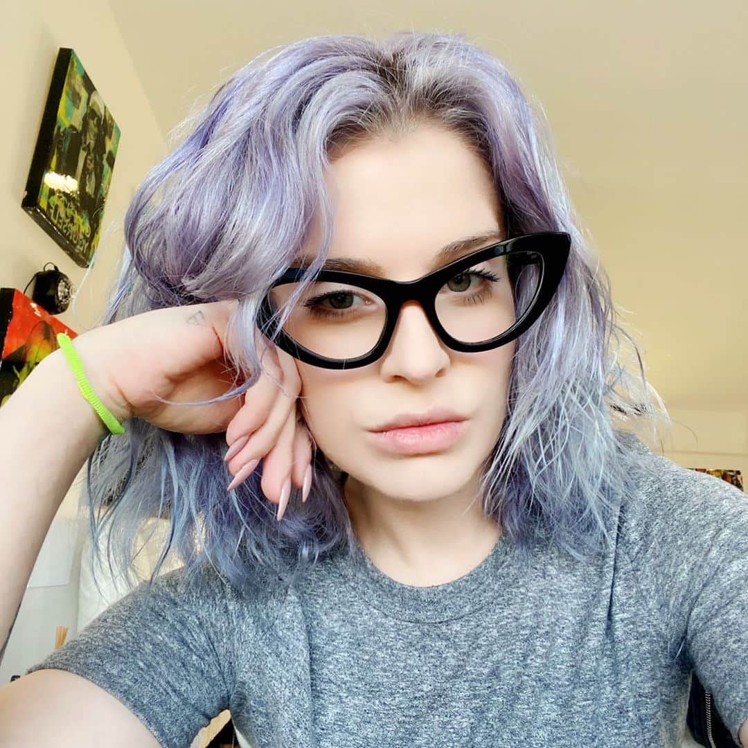 ケリー・オズボーンのインスタグラム：「I got told to post this picture so I’m posting it... 💜」