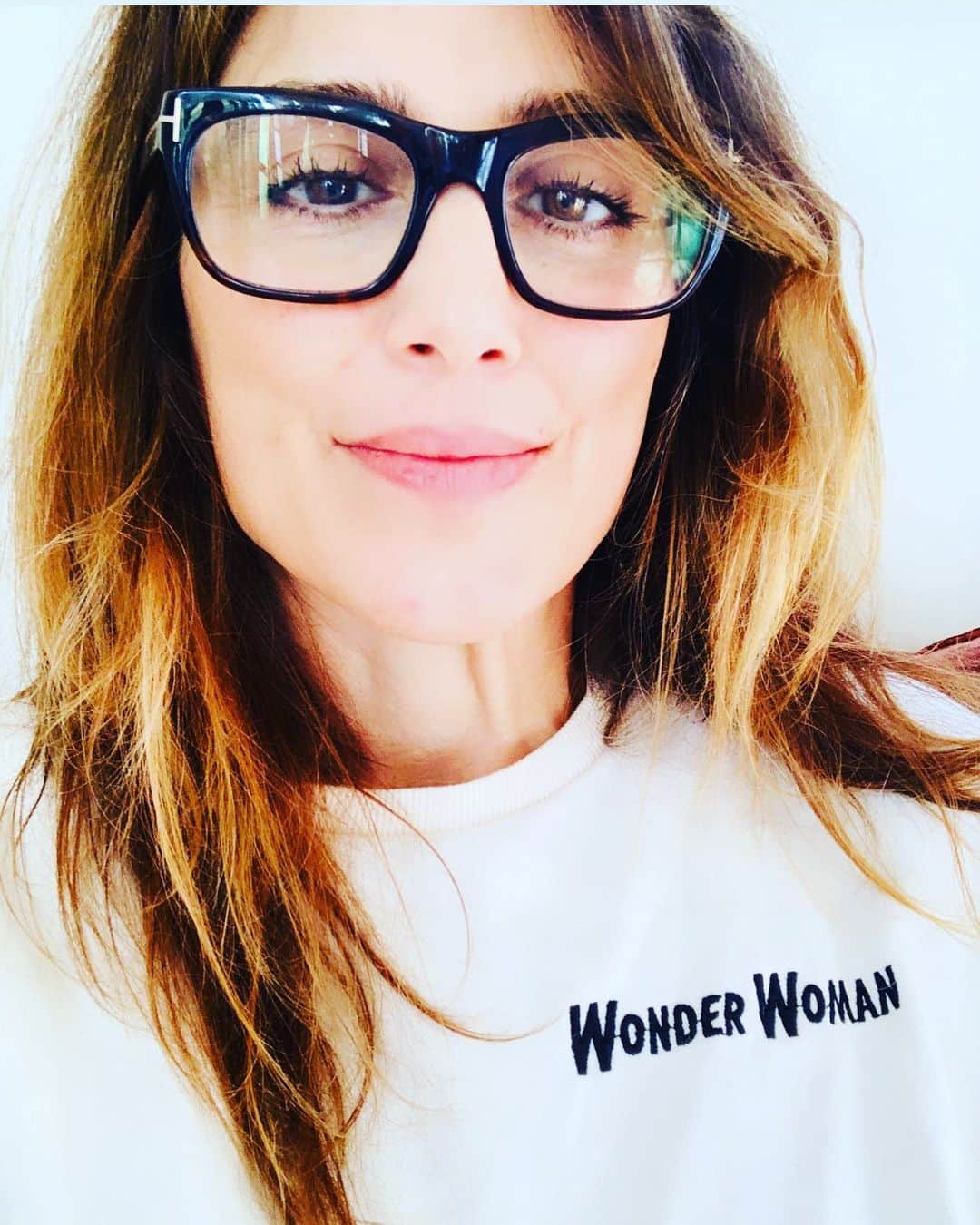 ジェニファー・エスポジートのインスタグラム：「Today I feel hope.  The future is female.」