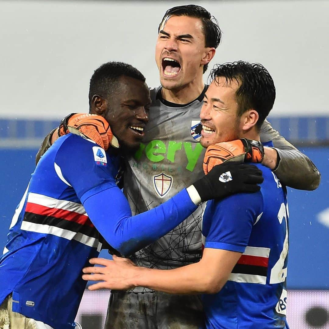 のインスタグラム：「🧱🧱🧱  #SampInter.  #FORZADORIA 🔵⚪️🔴⚫️⚪️🔵」