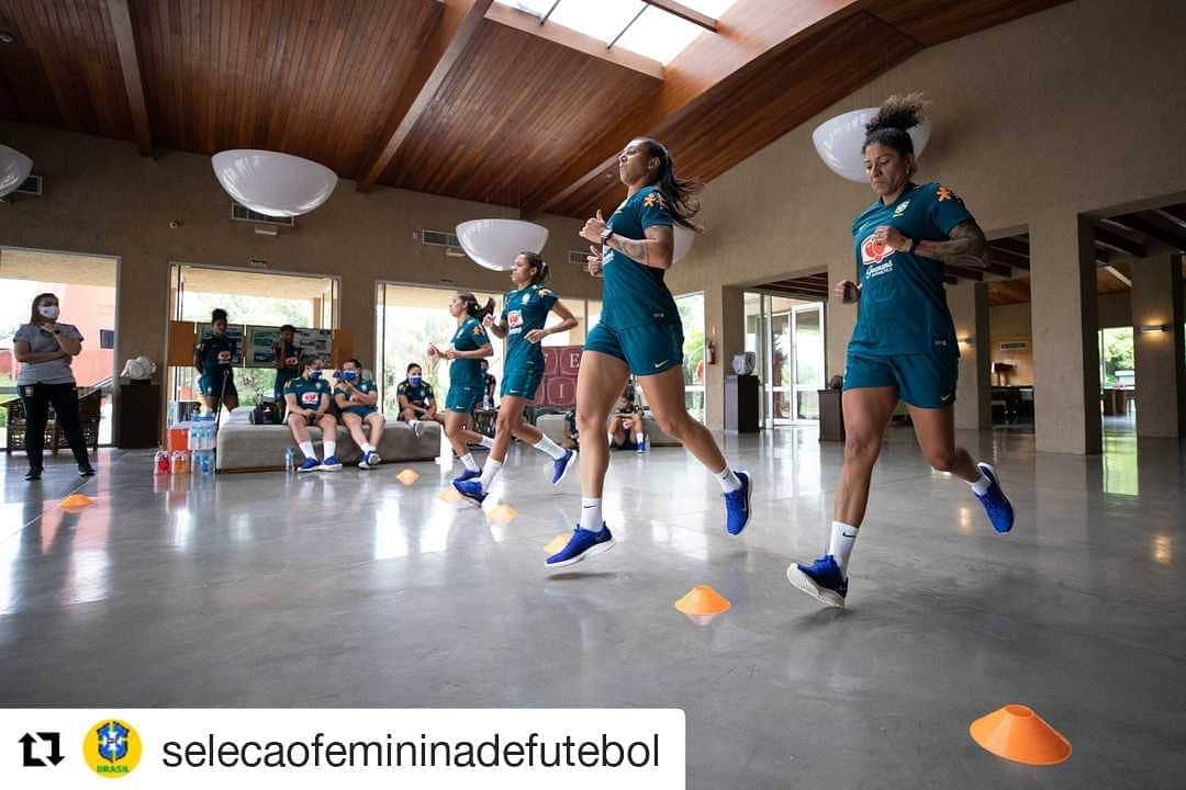 サッカー ブラジル代表チームさんのインスタグラム写真 - (サッカー ブラジル代表チームInstagram)「💪💪💪  #Repost @selecaofemininadefutebol ・・・ O trabalho já começou para a Seleção Brasileira Feminina em Viamão. Hoje é dia de testes para as convocadas da técnica Pia Sundhage. Vamos!! 🇧🇷⚽ ⠀ Fotos: @lucasfigfoto / CBF」1月7日 3時52分 - cbf_futebol