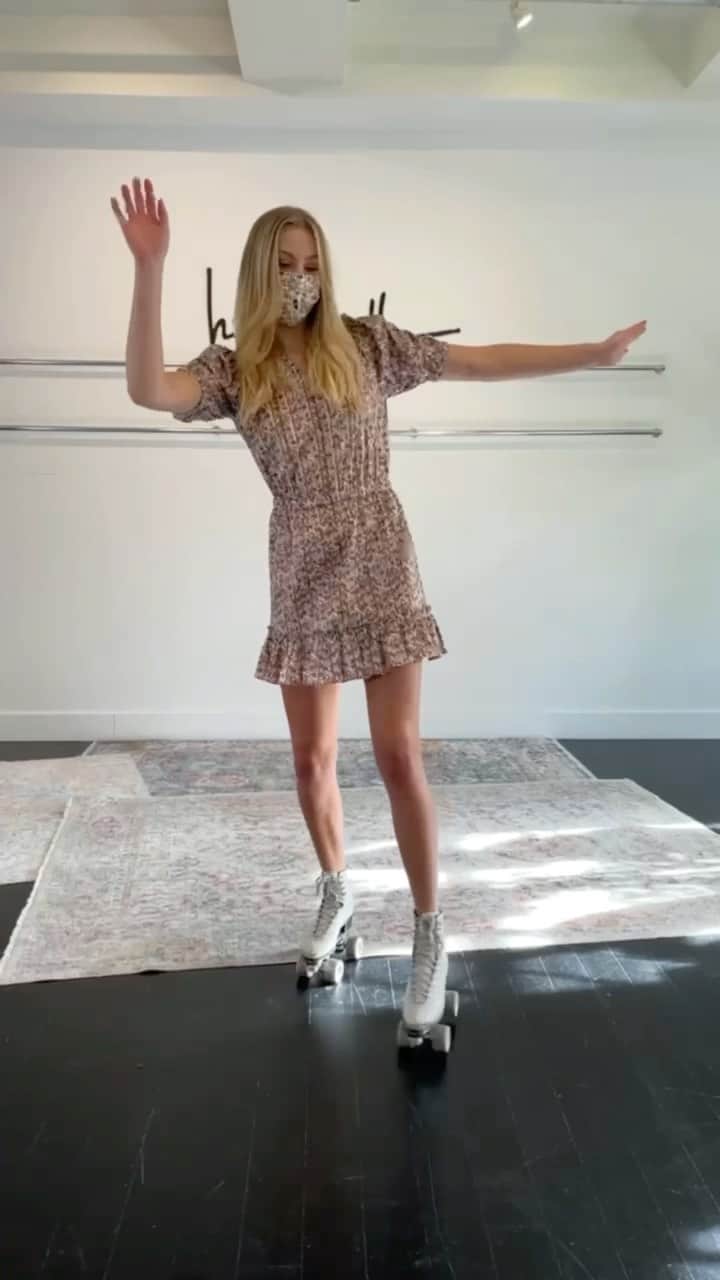 ニコールミラーのインスタグラム：「#Rollerskating in a dress can definitely be tricky... 🛼 Our funny gal Elle having some fun in our new #NMResort2020 collection! @elle.heb」