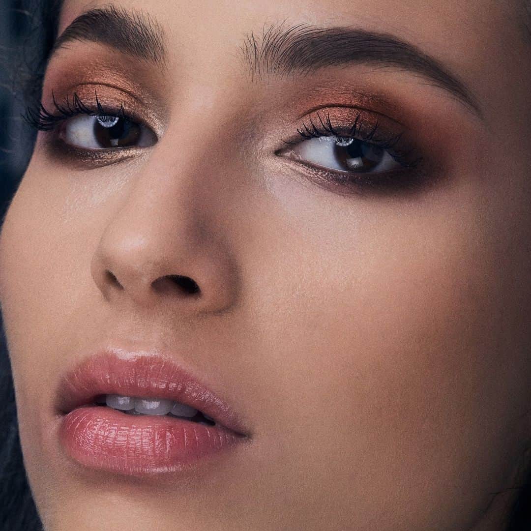 M•A•C Cosmetics Franceさんのインスタグラム写真 - (M•A•C Cosmetics FranceInstagram)「M•A•C - EYES 😎  Psst ! Savez-vous que du 06 au 19 janvier pour l'achat d'un mascara In Extreme Dimension vous bénéficiez de -20% sur la catégorie yeux ? 😉 C'est le moment d'en profiter !  Taguez un(e) ami(e) qui serait intéressé(e) !   Produits utilisés :  🖤 Palette Art Library "Flameboyant" 🖤 Mascara In Extreme Dimension  Makeup : @eydell_makeup Model : @anissabakhti Photo : @brunogasperini Hair: @aurore_lebacle #MACCosmetics #MACCosmeticsFrance #makeup #Eyes」1月7日 4時00分 - maccosmeticsfrance