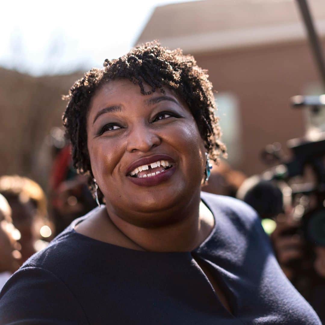 E! Onlineさんのインスタグラム写真 - (E! OnlineInstagram)「In 2018, Stacey Abrams became the first Black woman to run for governor as a major-party candidate in any state. But it's what she did after her narrow defeat that cemented her legacy—Link in bio. 💜 (📷: Getty Images)」1月7日 4時01分 - enews