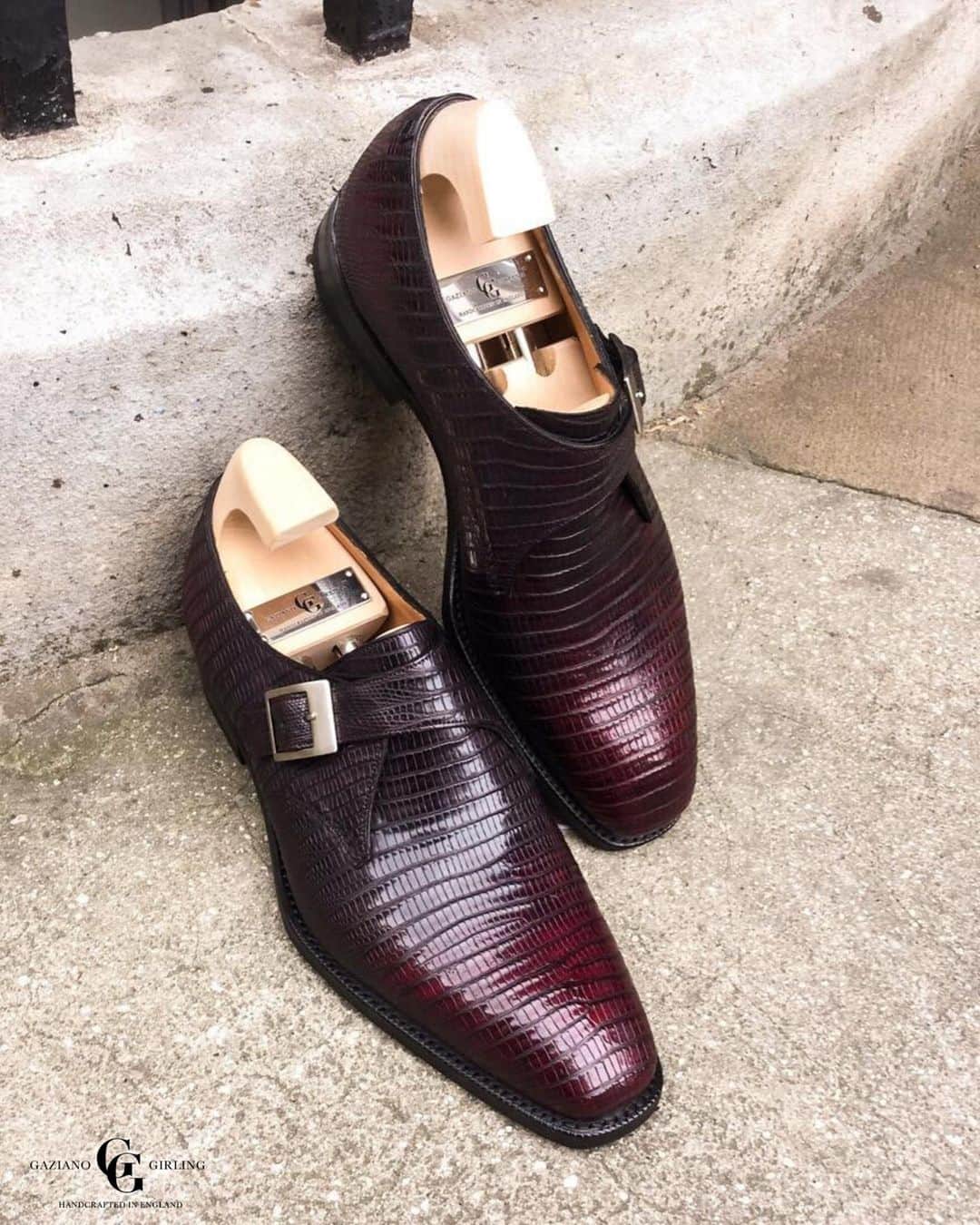 ガジアーノ&ガーリングのインスタグラム：「A patina is always a great way to enhance and give depth to a shoe. The Carnegie, seen here on the MH71 last with a custom buckle in Teju lizard in reverse Margaux. . . . . . . . . . . .  #menstyle #classicshoes #elegantshoes #handwelted #handmadeshoes #classicfootwear #stylish #shoemaker #mensfootwear #bespokemakers #fashion #brspokemakers #bespokeshoes #mensfashion #madeinengalnd  #mensshoes #menswear #shoesoftheday #shoestagram #shoestyle #gazianogirling #shoes」