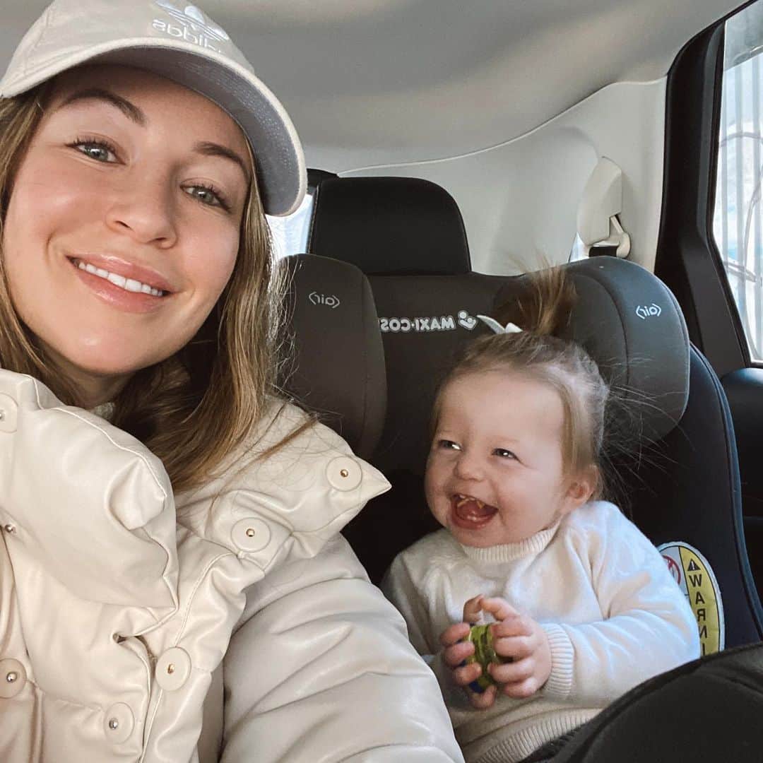 Helena Glazer Hodneのインスタグラム：「To the happiest girl, who surely keeps us on our toes. I never realized how incredibly different two babies could be, until we had Sasha🤪. She's the complete opposite of baby Nate, but I wouldn't want it any other way. (ps: this is not her carseat. she was hanging out in Nate's while we waited for the boys to come out of the store).」
