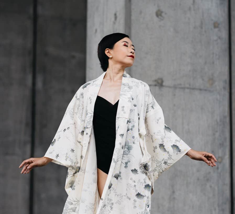 石井杏奈のインスタグラム：「What’s necessary will return. What’s true never leave. . . . @melika.dez 📸👏 @kimonovintage 👘🌟 @yukahair_mtl 💇‍♀️💄」