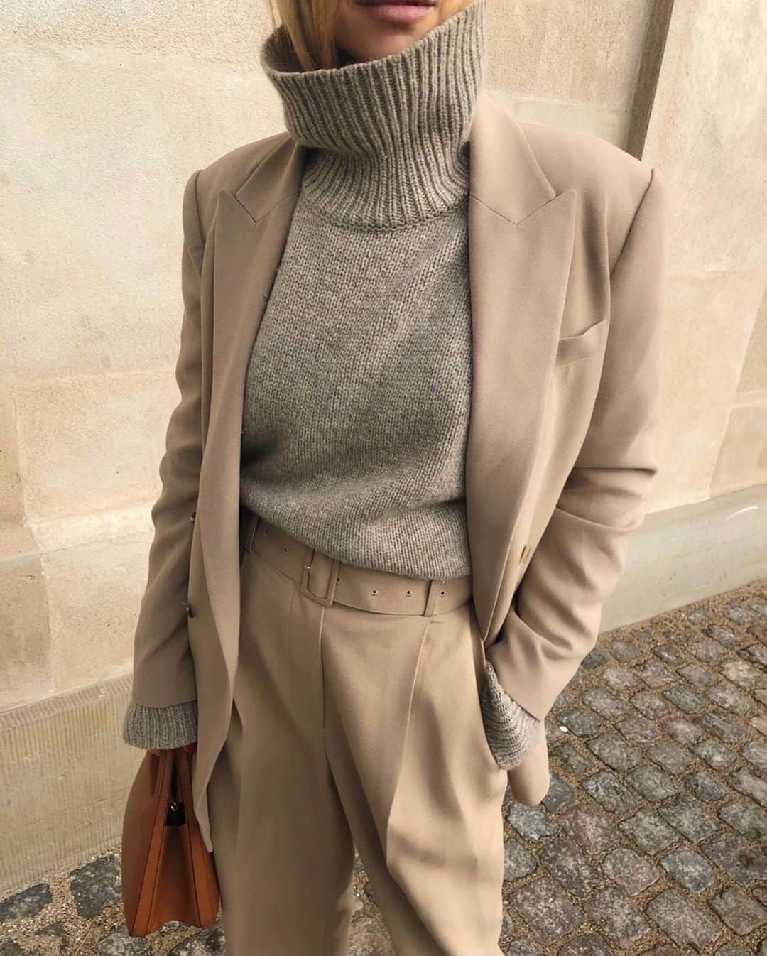 ペニーレ・タイスベックのインスタグラム：「Some things never change - like my obsession with tonal neutrals 🤍」