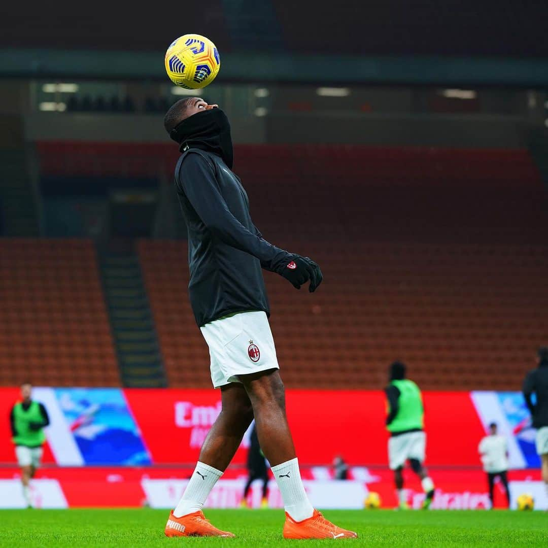 ACミランさんのインスタグラム写真 - (ACミランInstagram)「Getting match-ready in our new @pumafootball New Warm Up Pack 💪 #WeTheFire #MilanJuve  #SempreMilan #ThisIsMilan」1月7日 4時30分 - acmilan