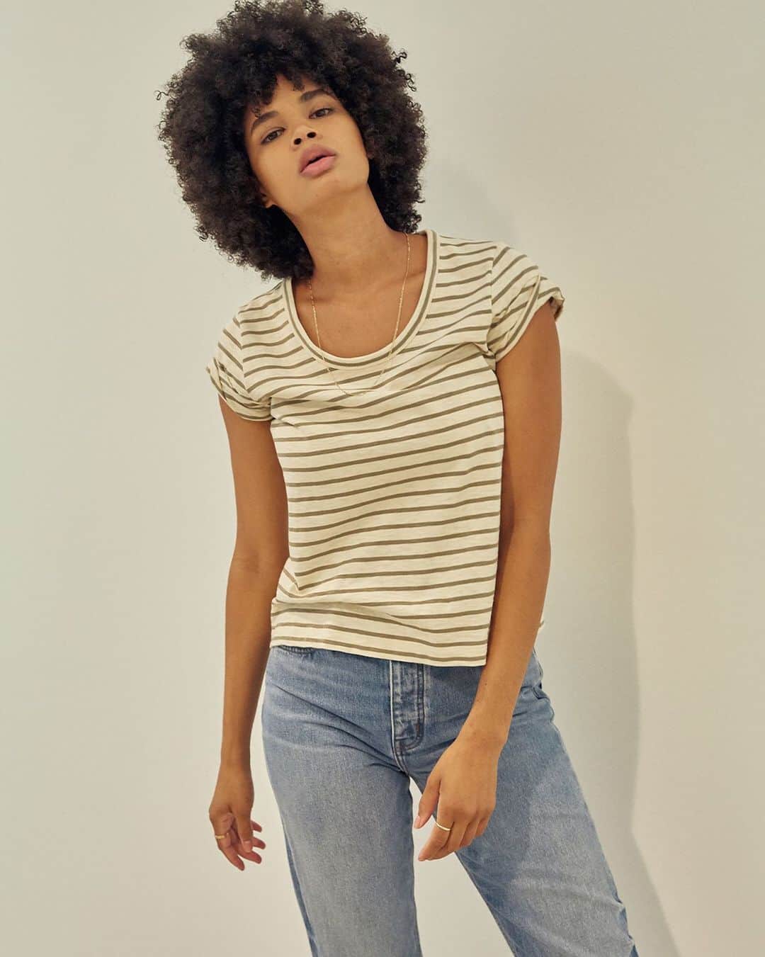 カレントエリオットさんのインスタグラム写真 - (カレントエリオットInstagram)「show off your stripes in the culver tee / available at the link in our bio  #currentelliott #tshirt #stripes #classic #fashion #essentials」1月7日 4時24分 - currentelliott