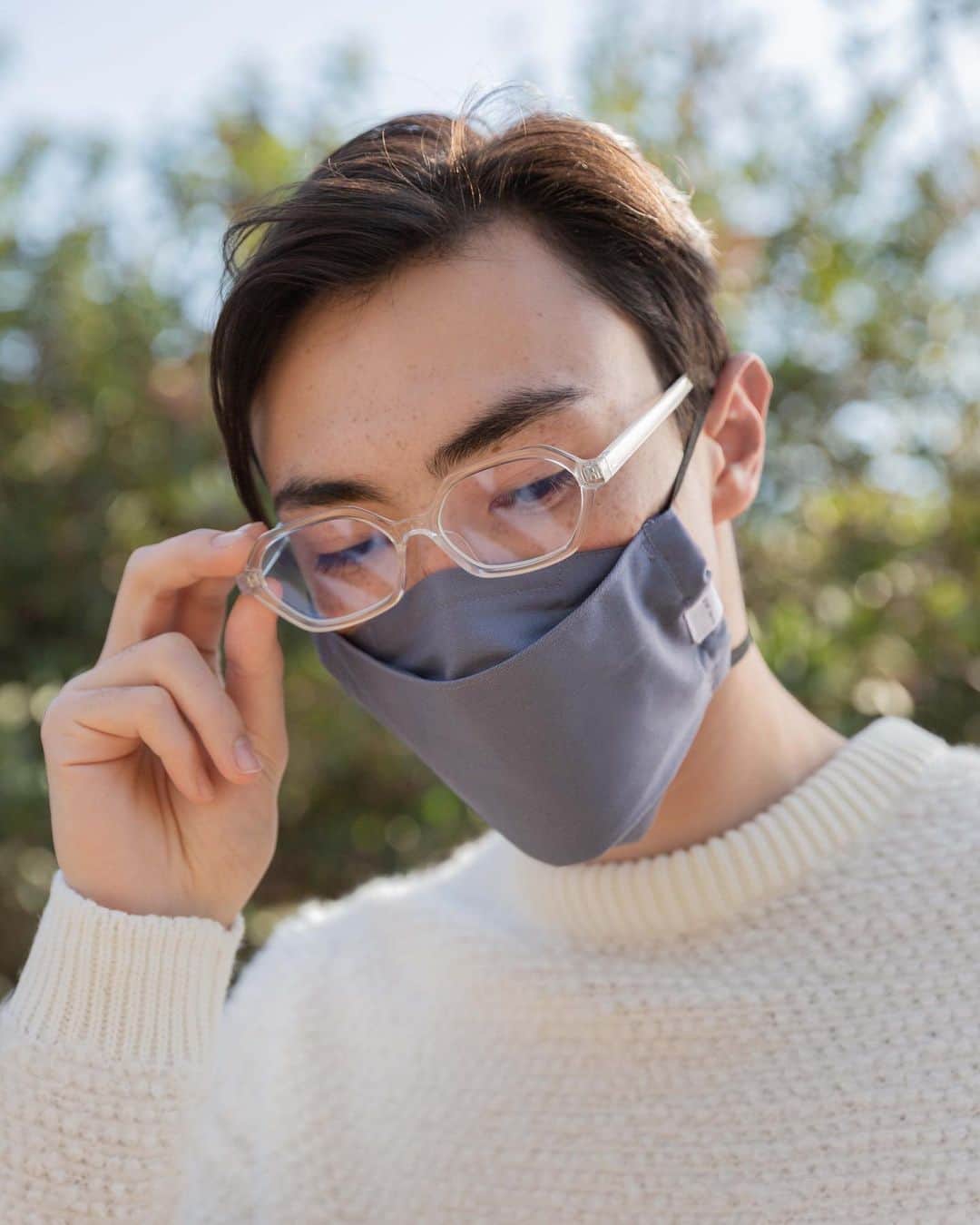 グラフ&ランツのインスタグラム：「No more eyewear fogging. Tap to shop the overhead Anshin 💙」