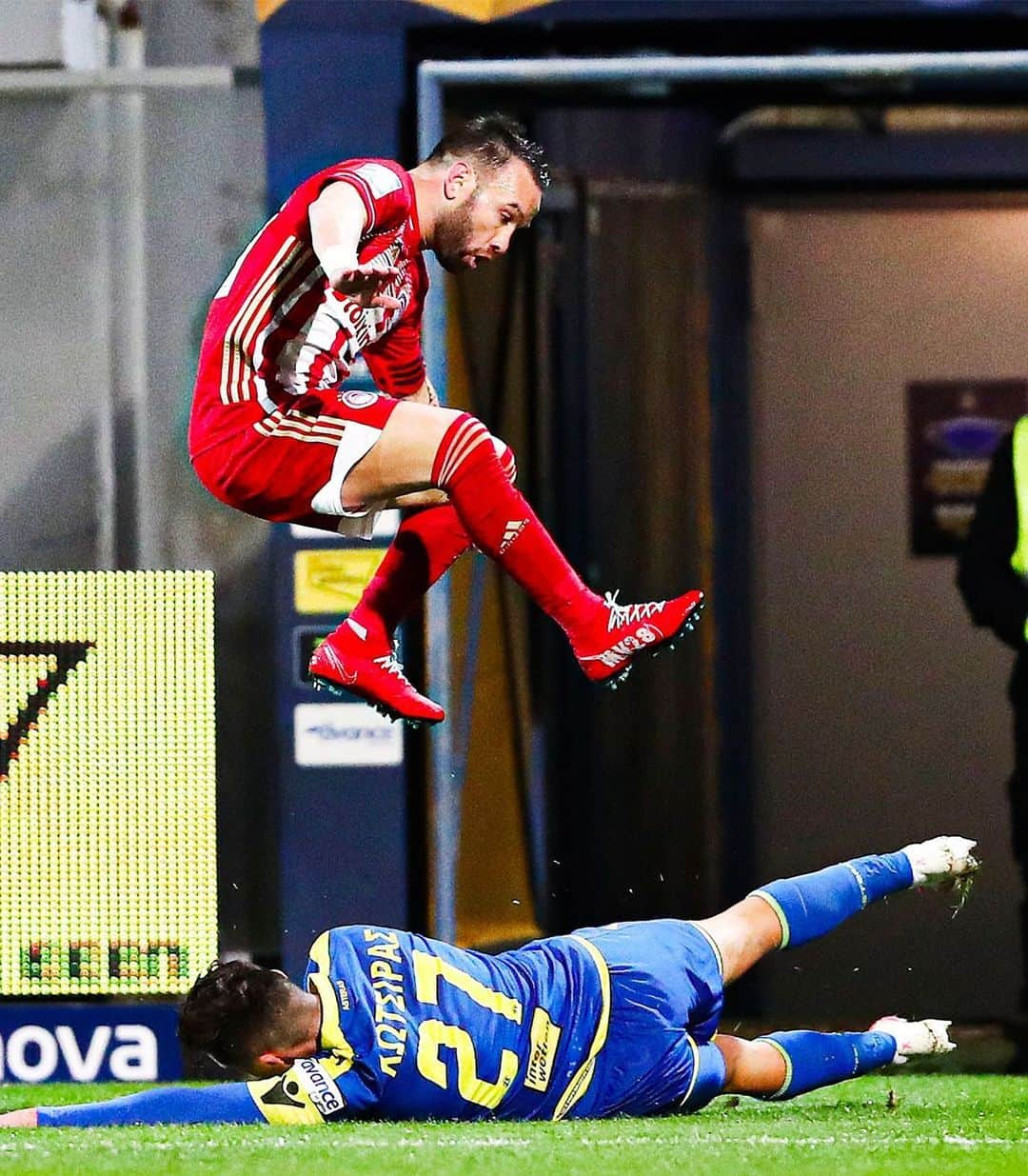 マテュー・ヴァルブエナのインスタグラム：「Come fly with us 💪 Big win tonight! 🎯🎯」