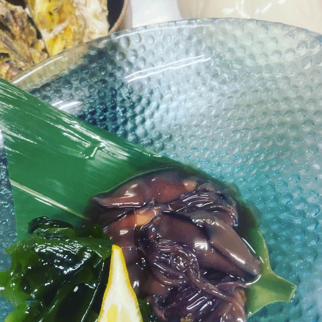 鶏魚 谷町さんのインスタグラム写真 - (鶏魚 谷町Instagram)「午前もお仕事お疲れ様です！ 谷町4丁目駅すぐ！ がぶ飲み酒場“鶏魚”です🐓  こちらはThe居酒屋メニューの ホタルイカの沖漬け、では無く！ 鶏魚ではさらに柚子胡椒をプラス！ ひと味違う蛍烏賊を是非！！  「蛍烏賊の柚子沖漬け」¥480  #鶏魚#谷4#谷町4丁目#谷町#貝#海鮮居酒屋#牡蠣#飲み放題#セルフ飲み放題#利き酒#利き日本酒#焼鳥#焼き鳥#ハッピーアワー#終日ハッピーアワー#ハッピーバル#200円#煙草#タバコ🚬#喫煙可能店#柚子」1月7日 14時14分 - toriuotanimati