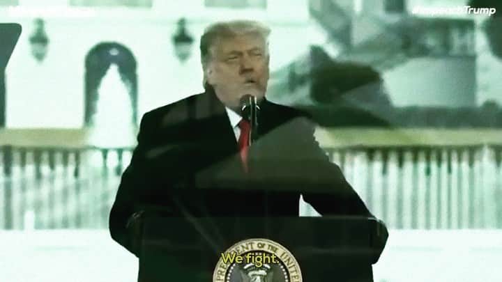 のインスタグラム：「This was the worst day in modern American history. The President of the United States incited a mob of so@war I terrorists to stop the certification of a dually elected President per our Constitution.  4 people died. The jewel of DC— the Capital— was destroyed.  Our government workers were  terrorized and traumatized.   He said he loved the mob. That they were special.  He has the nuclear codes. He must be removed.」