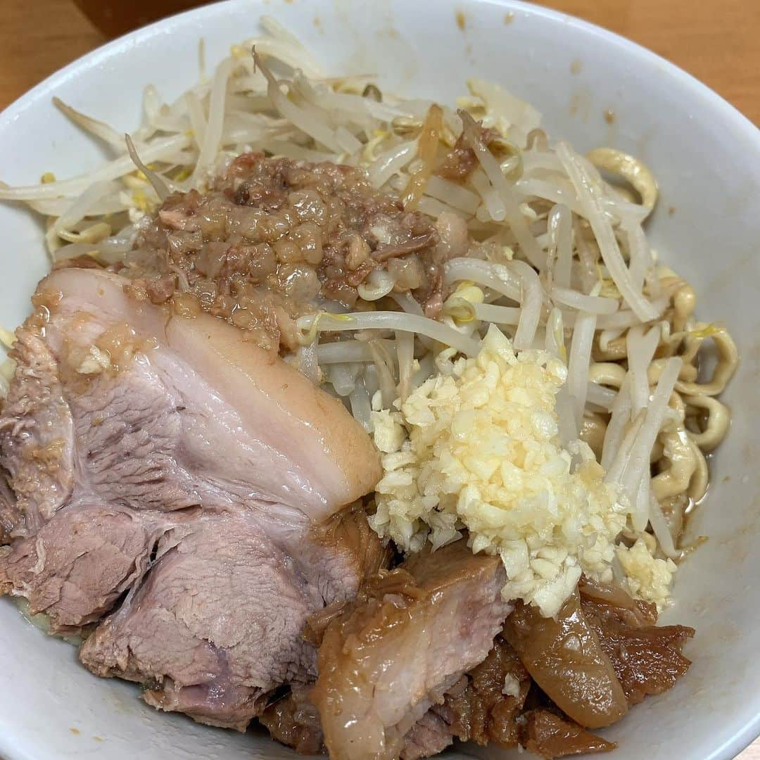 赤羽のインスタグラム：「念願の #もみじ屋　さんへ！！ コマンダンテ安田おすすめの #汁なし 食べました！！  めちゃ旨でした！！ これはまた行きたい！！」