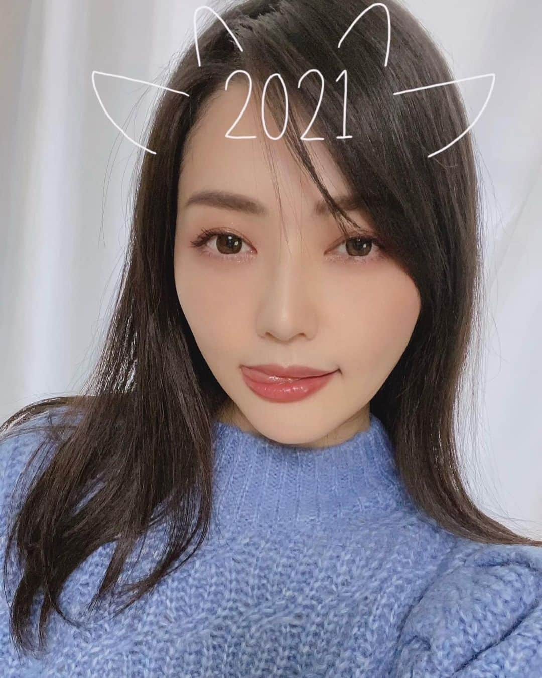 山口愛実のインスタグラム：「あけましておめでとうございます  アブダクション🛸されて帰ってきたらもう7日だわ体重2キロ増えてるわでもうまったく意味がわかりません ちなみに初詣でひいたおみくじは大吉でした。  本年もみなさまどうぞ宜しくお願いします👽👽👽 みんな頑張って生き残ろうね よろりんこだぷー」