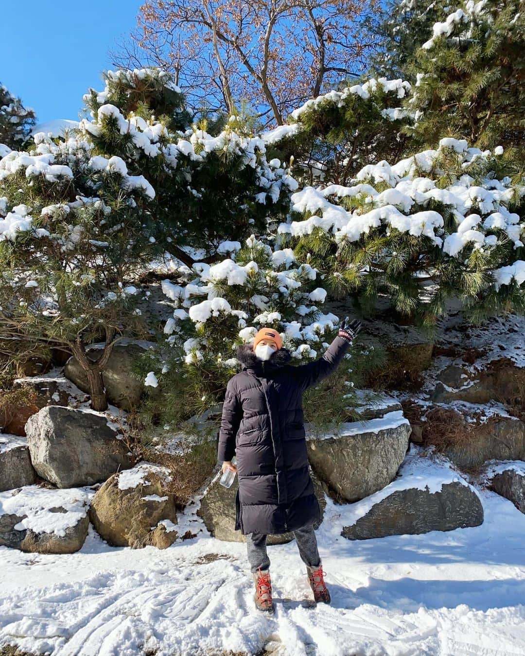 チェ・ジャヘさんのインスタグラム写真 - (チェ・ジャヘInstagram)「. 눈와서 이렇게 신났음😁❄️」1月7日 14時47分 - lovely_jahye